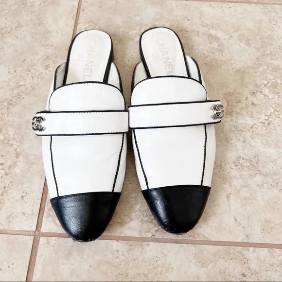 Authentic Chanel lambskin cc lock mules size 39 - Picture 6 of 12